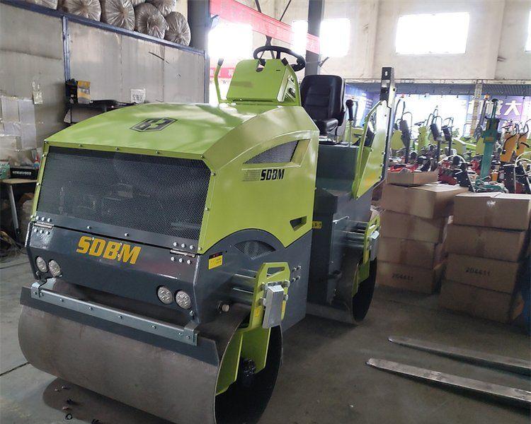 擼起袖子加油干！小型壓路機企業(yè)讓創(chuàng)新發(fā)揮最大的生產(chǎn)力！