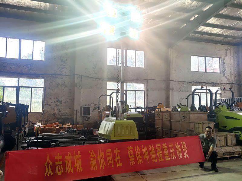 蔡徐坤為重慶捐贈(zèng)奔馬照明車等救災(zāi)物資，傳遞偶像正能量