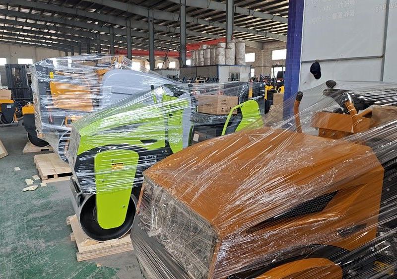 持續(xù)交貨中！奔馬小型壓路機(jī)出口發(fā)貨